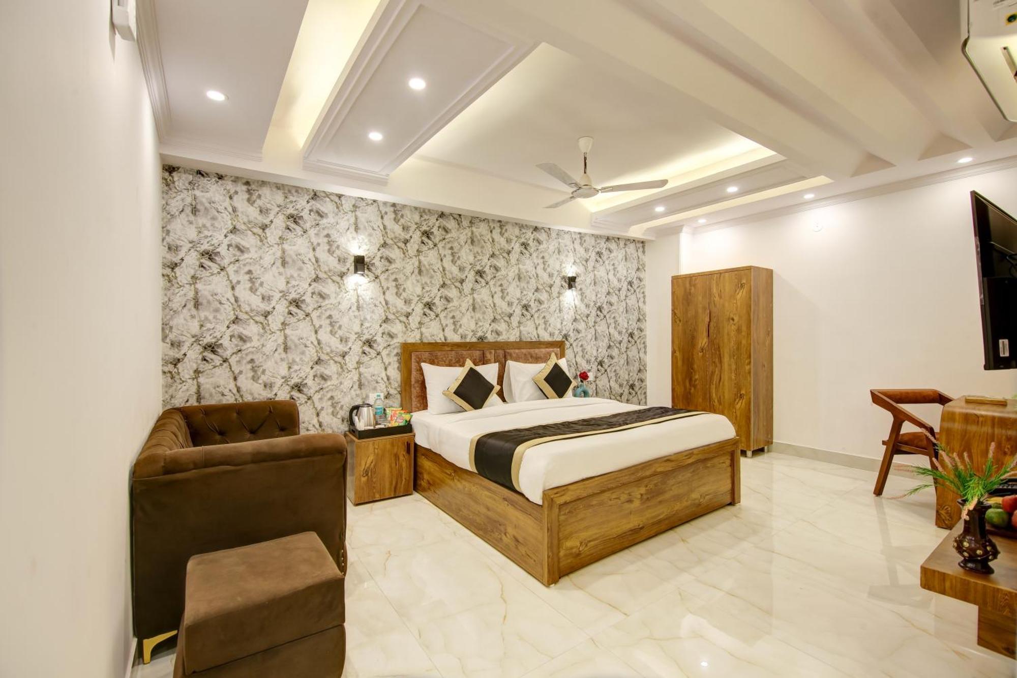 Hotel The Emporio Grand Near Vaishali Metro Station Ghaziabad Dış mekan fotoğraf