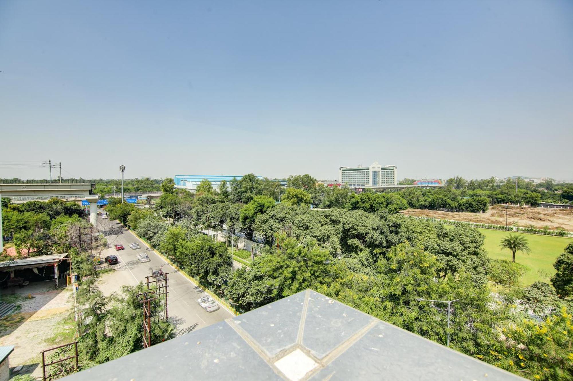Hotel The Emporio Grand Near Vaishali Metro Station Ghaziabad Dış mekan fotoğraf