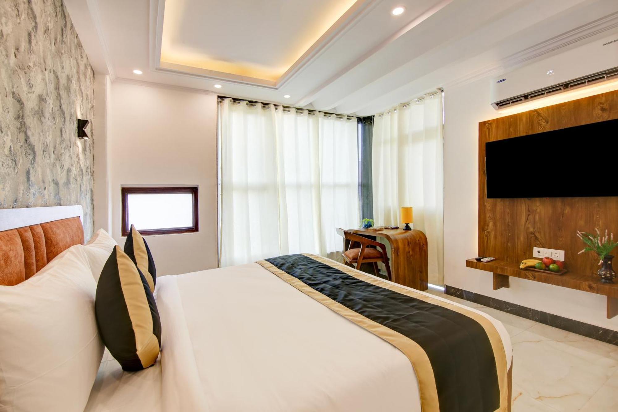 Hotel The Emporio Grand Near Vaishali Metro Station Ghaziabad Dış mekan fotoğraf