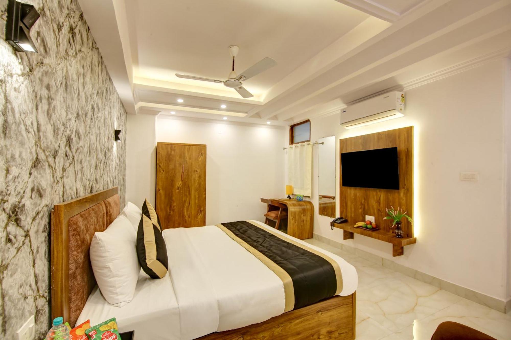 Hotel The Emporio Grand Near Vaishali Metro Station Ghaziabad Dış mekan fotoğraf