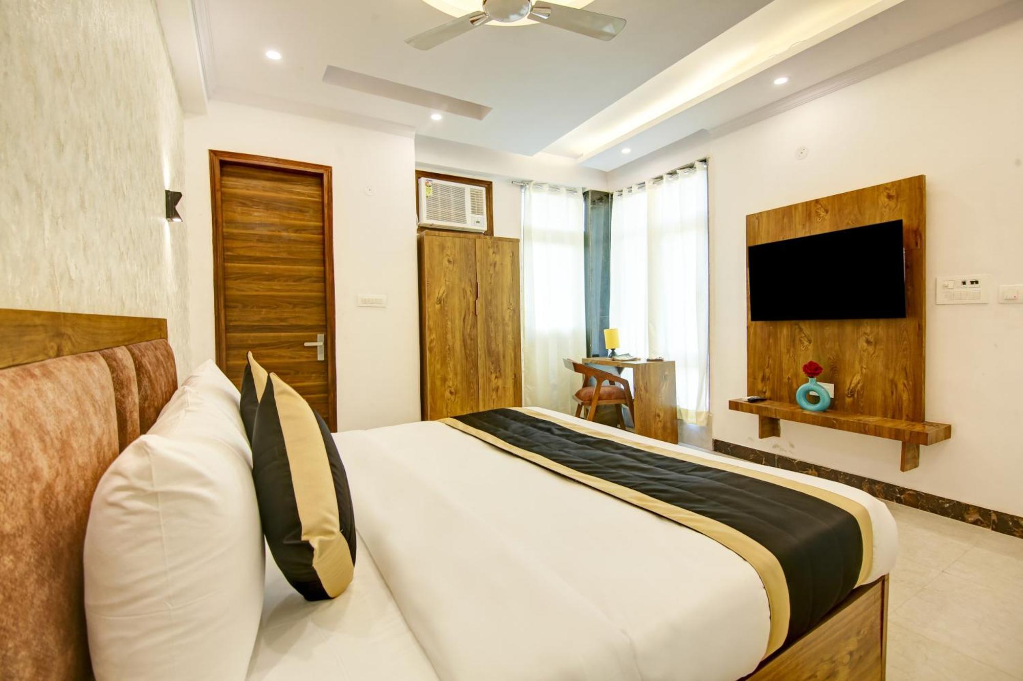 Hotel The Emporio Grand Near Vaishali Metro Station Ghaziabad Dış mekan fotoğraf