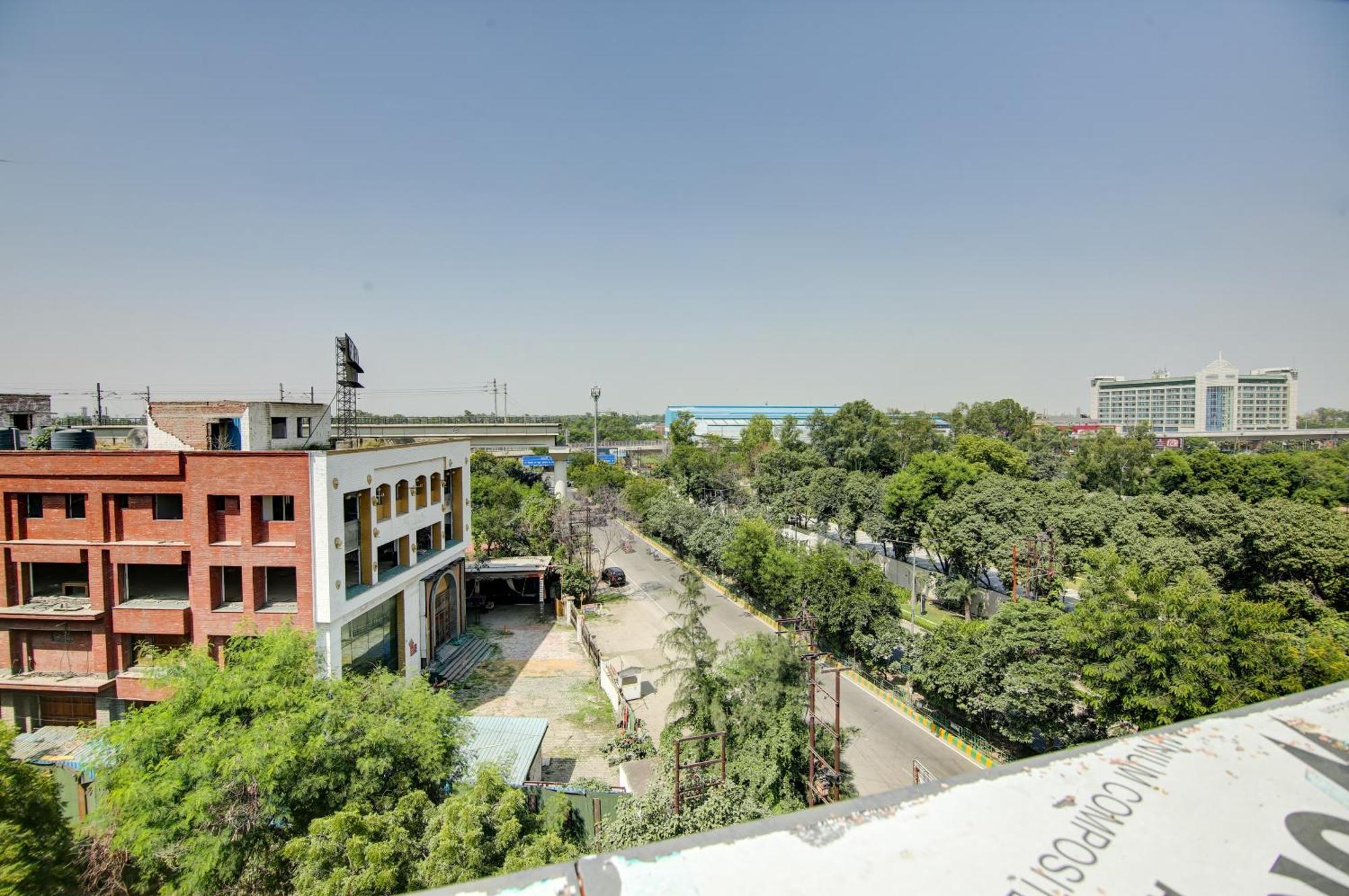 Hotel The Emporio Grand Near Vaishali Metro Station Ghaziabad Dış mekan fotoğraf