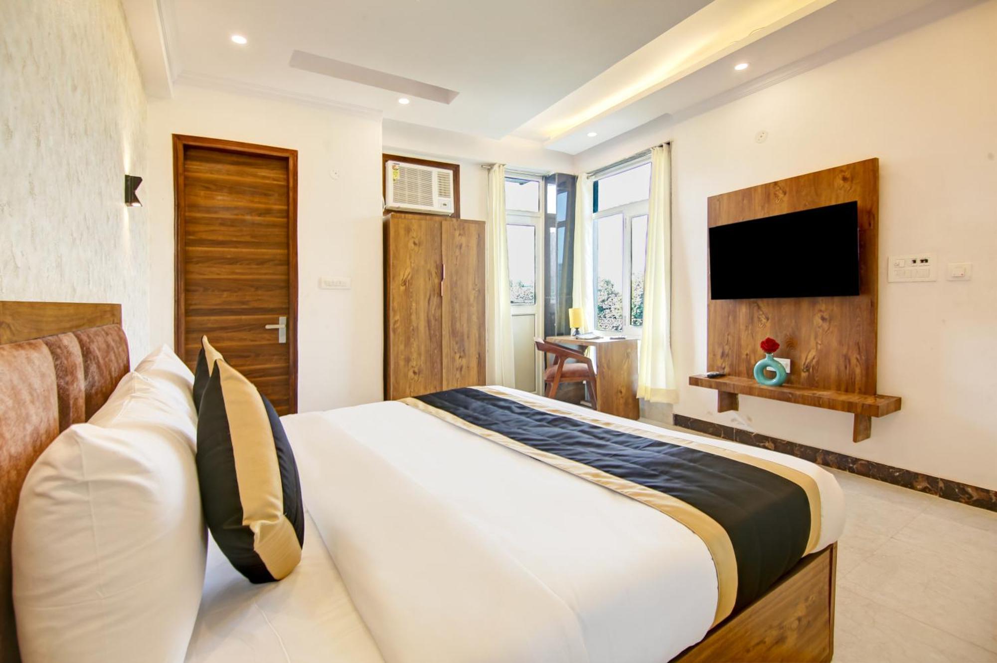 Hotel The Emporio Grand Near Vaishali Metro Station Ghaziabad Dış mekan fotoğraf