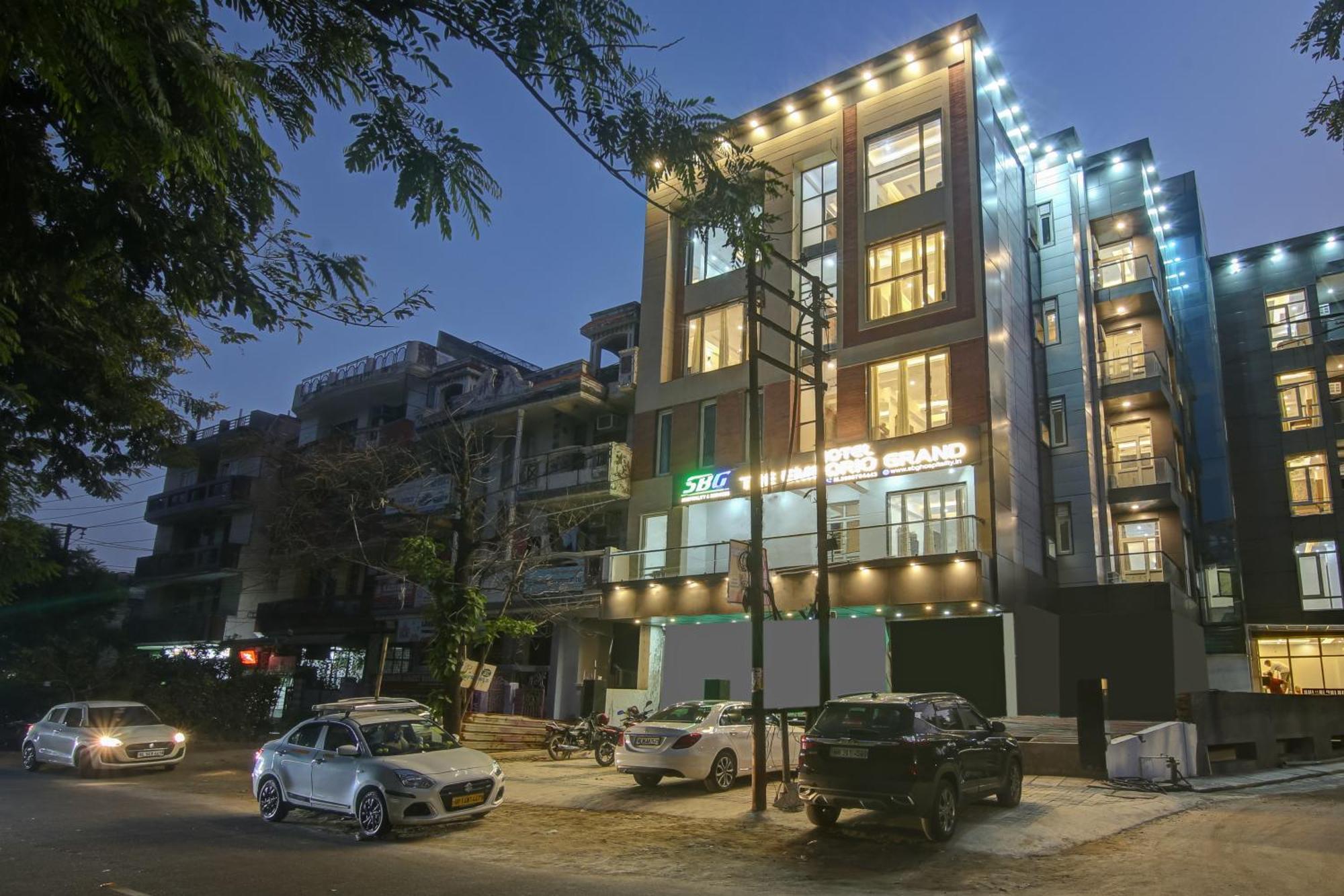 Hotel The Emporio Grand Near Vaishali Metro Station Ghaziabad Dış mekan fotoğraf