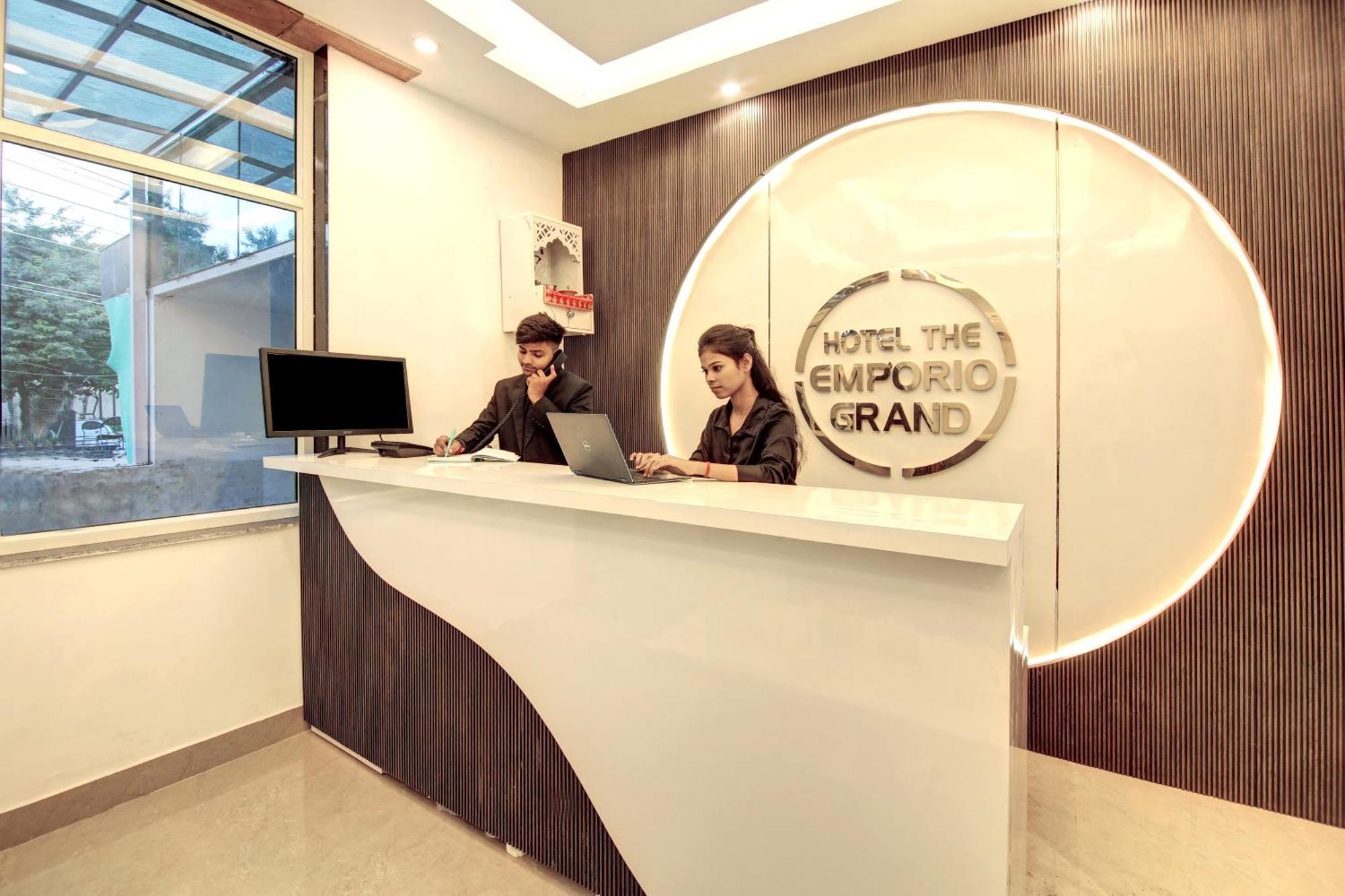 Hotel The Emporio Grand Near Vaishali Metro Station Ghaziabad Dış mekan fotoğraf